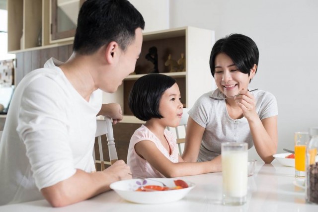 5 Etika Makan yang Wajib Diketahui Saat di Meja Makan