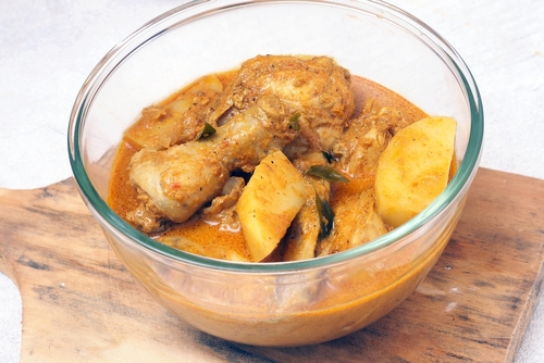 Kari Ayam Kentang - Frisian Flag