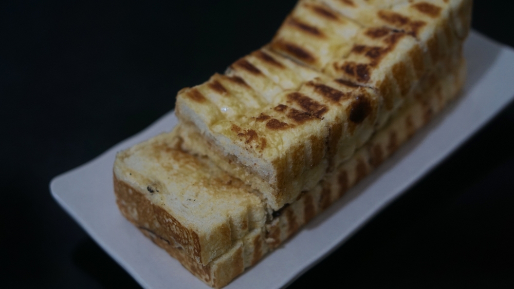 Roti Bakar Keju Telur
